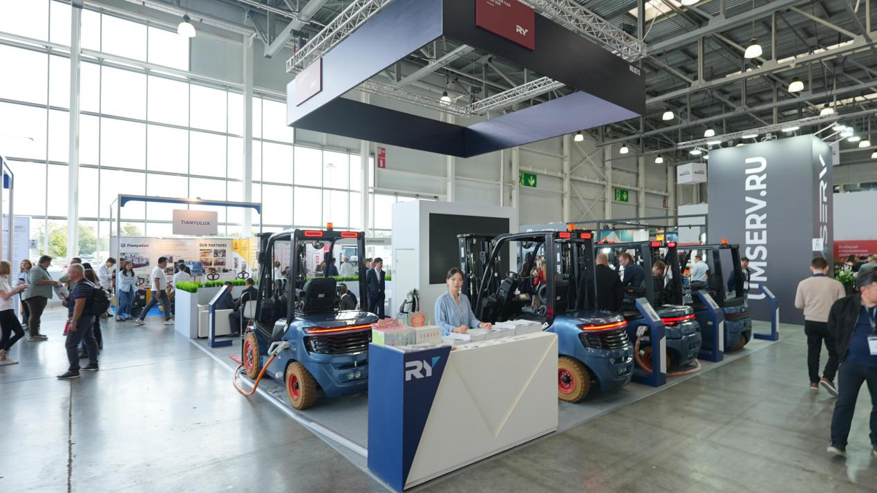 Royal Forklift Shines at Cemat Russia 2025 Royal Forklift brilla al Cemat Russia 2025